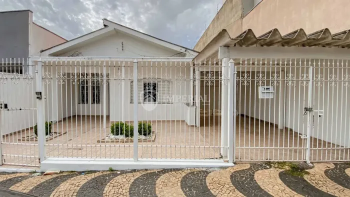 Casa em Bairro para Venda