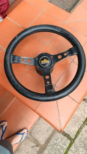 Volante Esportivo Momo