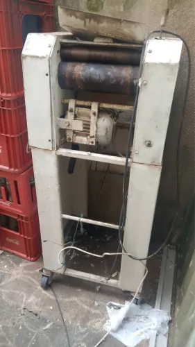 Vendo modeladora precisa reformar motor funcionando