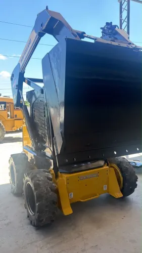 Mini Carregadeira New holland 175