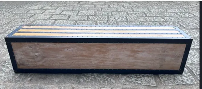 Baú em madeira rústica com armação em ferro - 180 x 40 x 40 cm
