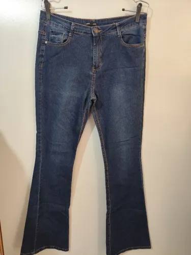 Calça flare Marisa tamanho 42