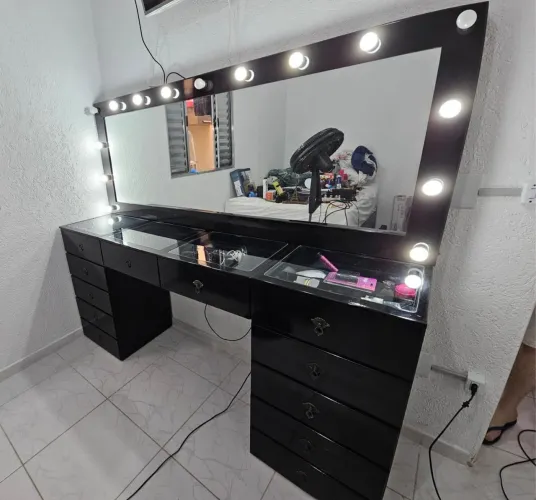 Penteadeira Profissional de Alto Padrão - Espelho Iluminado + Banqueta