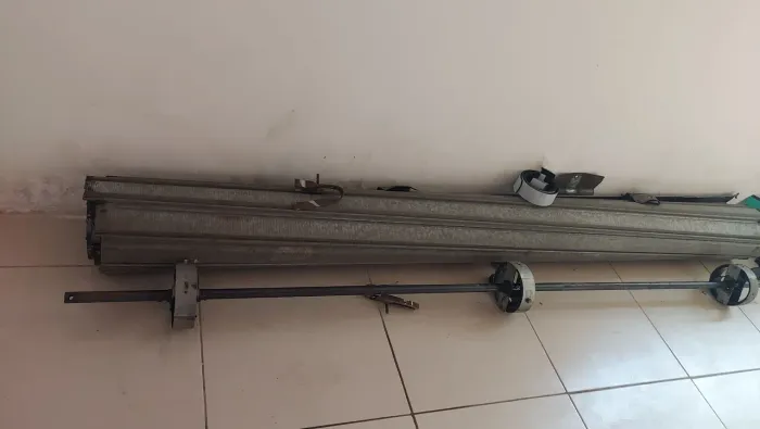 Porta de Aço Comercio de Enrolar 3x3 mt Mola Nova Travas Laterais e Central - Suzano Sp