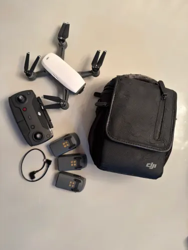 DJI Spark Fly More Combo - Controle + 3 Baterias + Bolsa