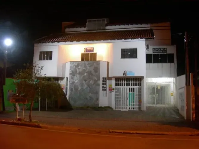 Sala com 32m2, wc interno, pé direito alto para mezanino, início da Av São João Londrina