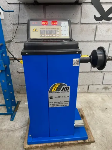 BALANCEADORA DE PNEUS MODELO BL500 MONOFÁSICO 110/220v MARCA JM