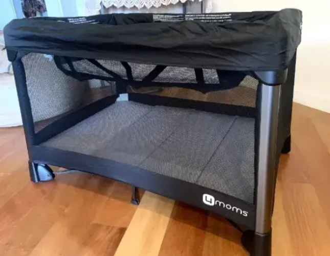 Berço 4moms Breeze Plus - Pouquíssimo Uso, Fácil de Montar
