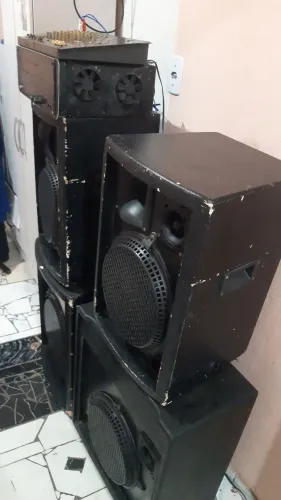 Som montado tocando bem