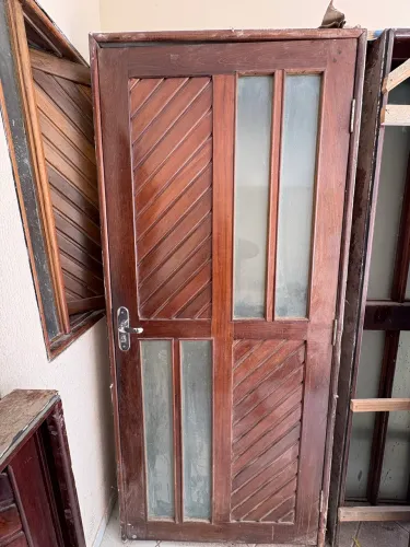 Portas e Janelas de Madeira de Lei Maciça (Usadas) - Lote ou Separado