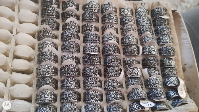 Cartela com anel,170 Anéis ,por 100,00