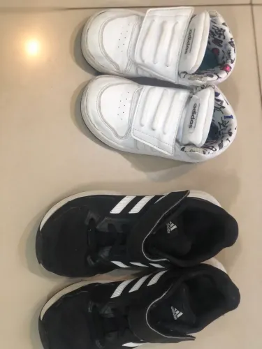Tênis adidas