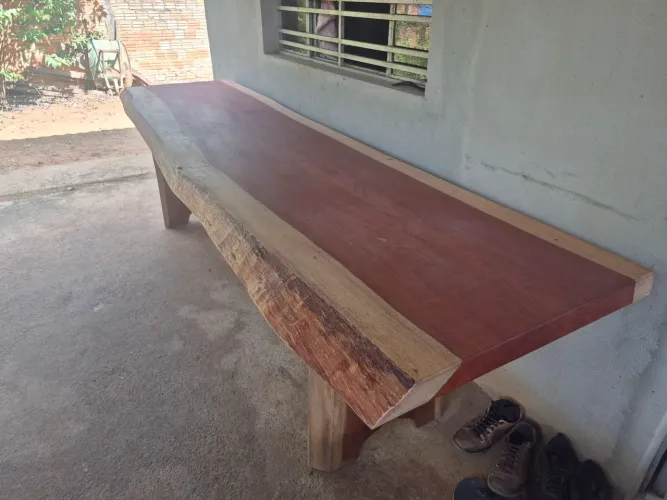 Mesa de madeira rústica