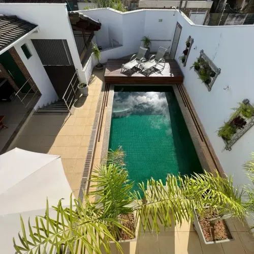 Casa a venda na ilha de lote inteiro com 3 suítes e área de lazer com piscina