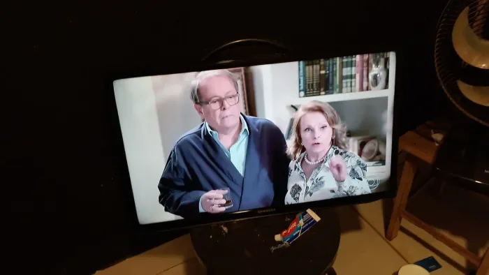 Vendo se tv com urgência