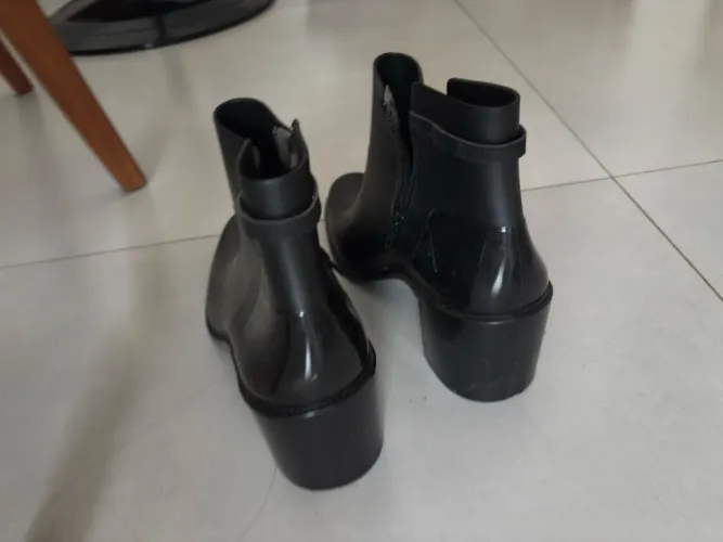 VENDO BOTA COLCCI
