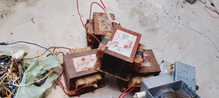 Lote de peças usadas, para 3de microondas diversas marcas.