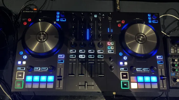 Controladora DJ Traktor S3