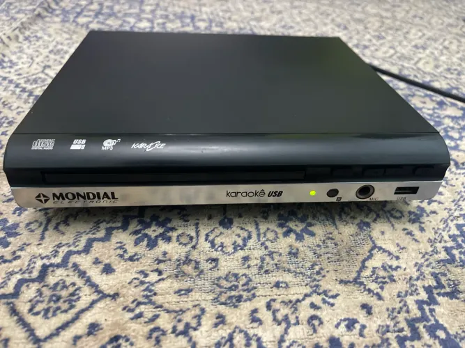 aparelho de DVD Player com função Karaokê da marca Mondial, modelo D-15
