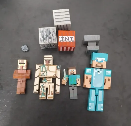 Bonecos e Acessórios Manecraft