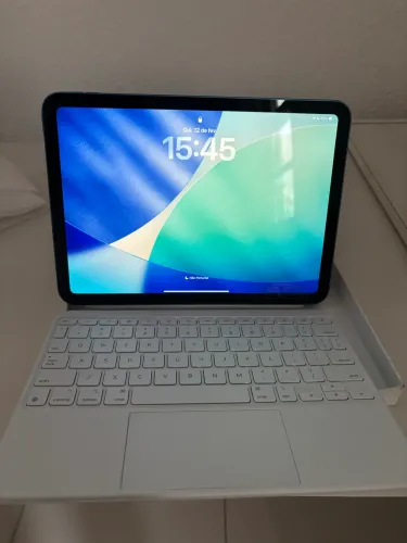 iPad 11 + Magic Keyboard Apple