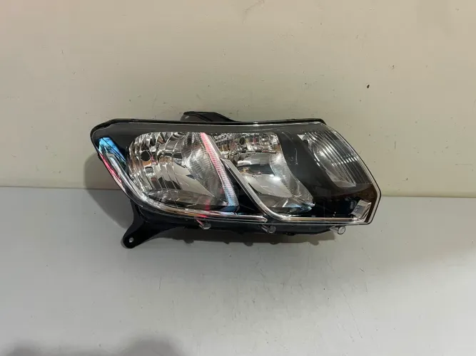 Farol direito Sandero / Logan ano 2015/2016/2017/2018/2019