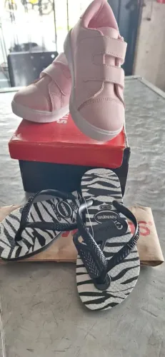 Chinelo e tênis infantil 23/24