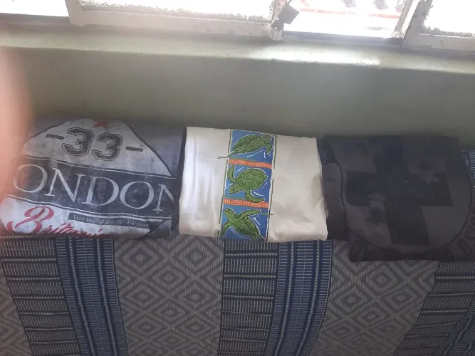 Camisetas surf e skate.