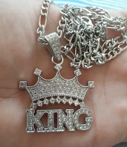 Colar Com Nome "Rei" em inglês, Disponível na Cor Prata e Dourada 