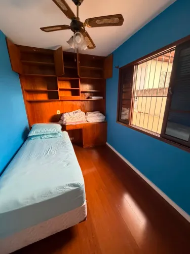 Quarto aconchegante em ambiente familiar - conforto, tranquilidade e praticidade!