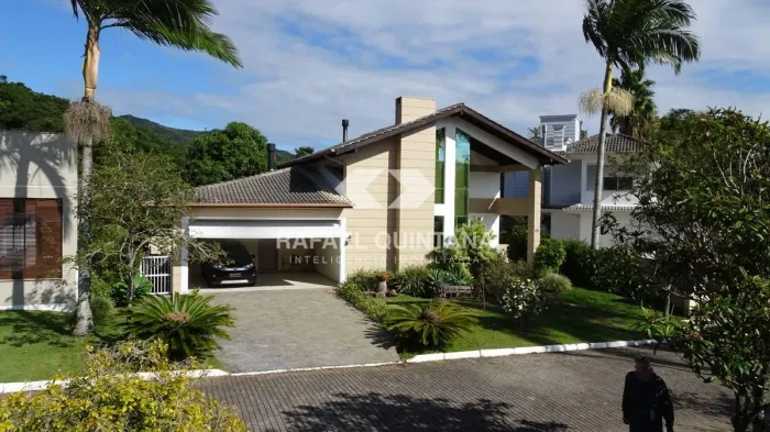VENDA: Casa 4 Quartos sendo 4 Suítes, 4 Vagas, Condomínio Fechado de Alto Padrão, Córrego