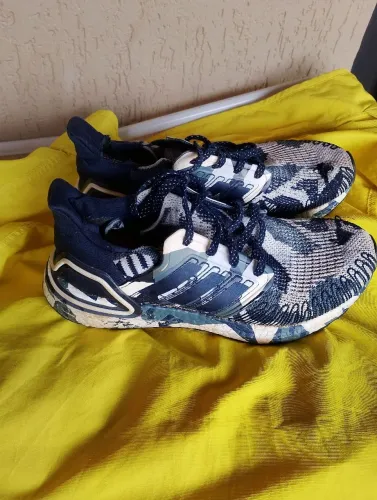 Tênis Adidas ultraboost 20