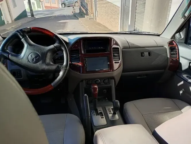 Mitsubishi Pajero HPE Full 3.2 4X4 T.i.dies. 5P AUT 2005