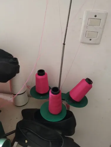 Vendo máquinas de costuras , Reta e orveloque