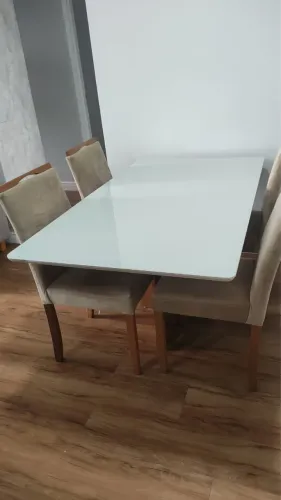 Conjunto de mesa e cadeiras. Luxo
