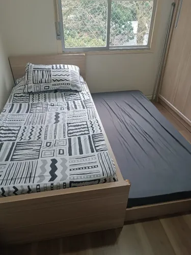 Cama de solteiro com cama auxiliar SOB MEDIDA + 2 colchões | Ótimo estado