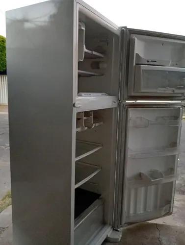 Geladeira Brastemp Frost Free bem conservada e funcionando tudo certinho 