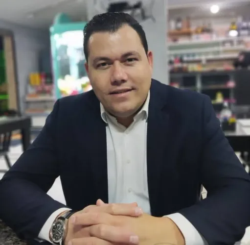 Disponível para serviços (taxa ou mensal)