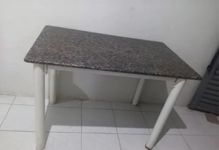 Pra vender logo - mesa tampo granito