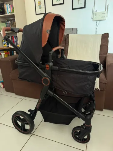 Conjunto carrinho e bebê conforto (ACEITAMOS CARTÕES)