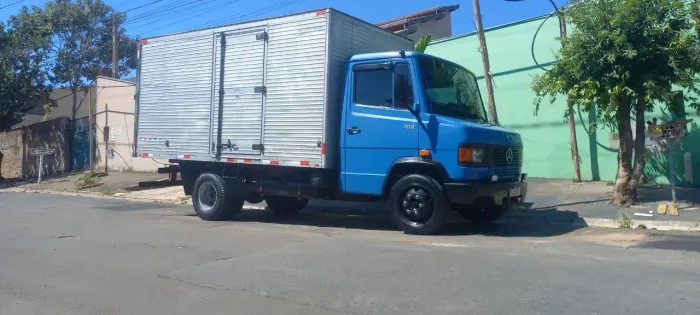 MB 709 Baú, garantia de 3 meses motor novo tudo funcionando perfeitamente