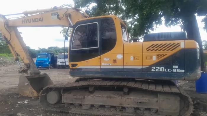 Oportunidade Única! Escavadeira Hidráulica Hyundai Robex 220LC-9S