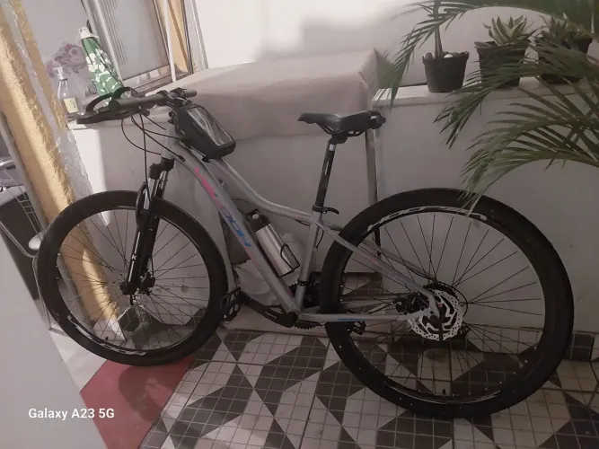 Bike lindaa prata semi nova