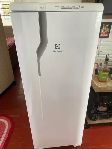 Geladeira Electrolux 240L