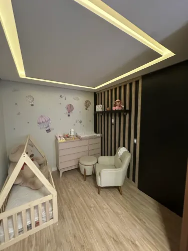 Mini Cama Montessoriana com Grade e Telhado  Natural/Bege