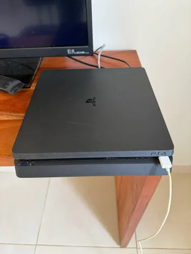 Vende-se ps4 slim