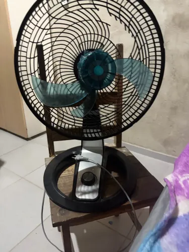VENDE-SE VENTILADOR COM DEFEITO