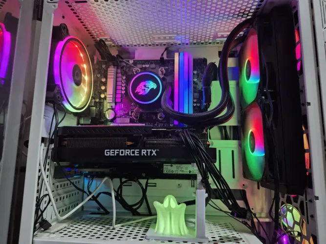 PC Gamer Completo: Ryzen 7 5700X + RTX 3070 8GB + 48GB RAM + Monitor Curvo 24" + Nvme 1TB