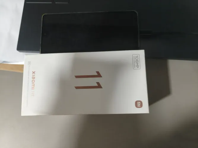Xiaomi 11T 8GB/256GB - Perfeito Estado + Caixa e Acessórios