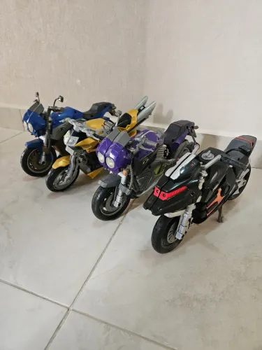 Max Steel - 4 motos em ótimo estado de conservaçâo
